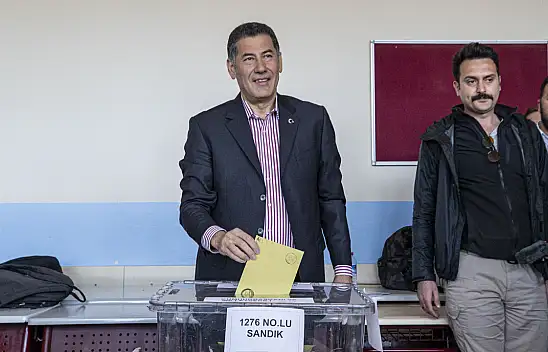 Ata İttifakı'nın cumhurbaşkanı adayı Oğan, Ankara'da oyunu kullandı