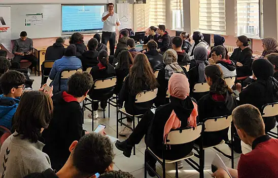 Atiker Yazılım'dan teknoloji eğitimine yenilikçi yaklaşım: Clomosy mobil uygulama geliştirme platformu