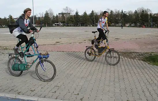 Avrupa'dan Asya'ya tura çıkan İspanyol ve İtalyan bisiklet sürücüleri Beyşehir'de mola verdi