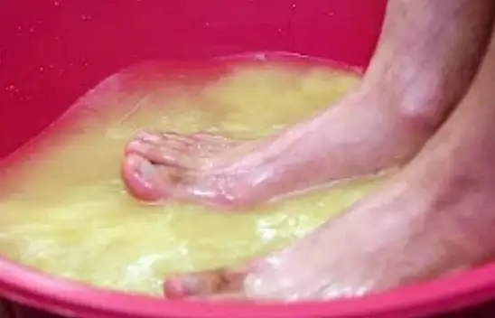 Ayak kokusunu kökten çözen doğal yöntem Zaman harcamanıza gerek kalmıyor!