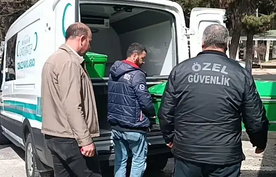 Baba, iki oğlu tarafından bıçaklanarak öldürüldü