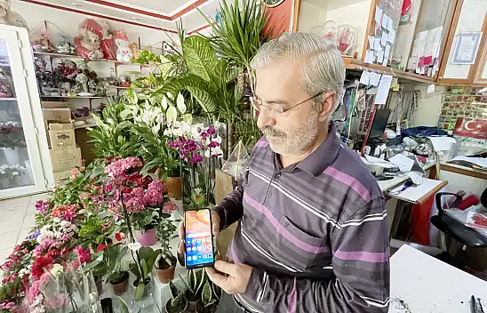 Babasının silinen resimlerine ve görüntülerine üzüldü