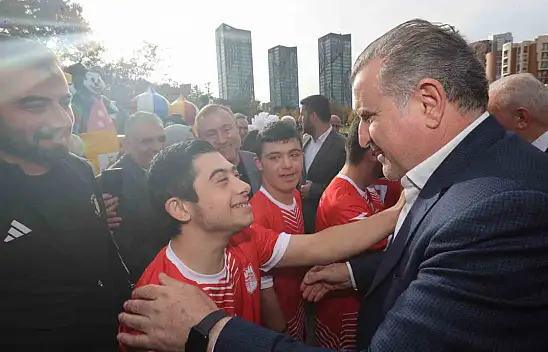 Bakan Bak: 'Ev sahipliği yapacak olmanın gururunu yaşıyoruz'