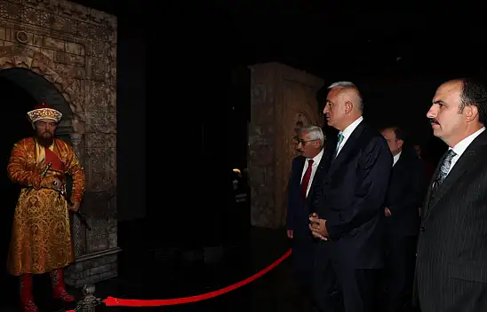 Bakan Ersoy, Konya'da Dar-ül Mülk Sergi Sarayı'nı gezdi!