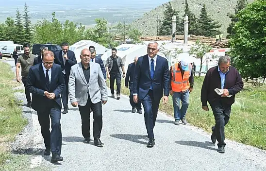 Bakan Ersoy, onarımları süren Cemevlerini ziyaret etti