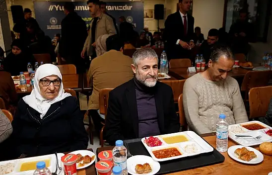 Bakan Nebati Diyarbakır'da depremzedelerle iftar yaptı