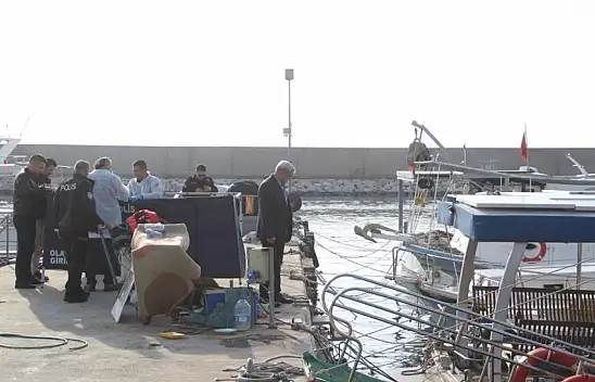 Balıkçılık yaptığı teknenin altında cansız bedeni bulundu