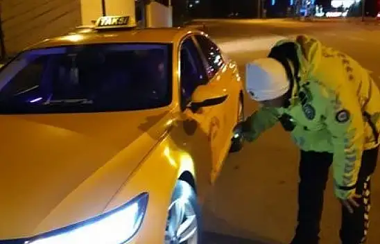 Balıkesir'de kış lastiği takmayan 30 araç trafikten men edildi