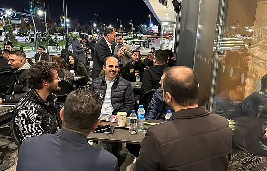 Başkan Altay Şehir Merkezinde Gençlerle Buluştu