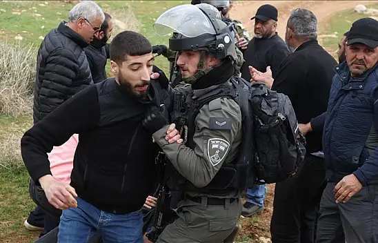 Batı Şeria'da 33 Filistinli gözaltına alındı