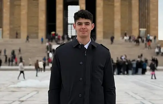 Berkay Gezgin kimdir? Berkay Gezgin ne okudu? Berkay Gezgin Cem Küçük olayı nedir?Berkay Gezgin 'Her Şey Çok Güzel Olacak' sloganıyla nasıl tanındı?