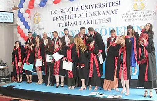 Beyşehir'de Turizm Fakültesi'nde mezuniyet coşkusu!