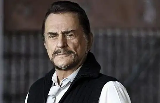 Bilge Nazikoğlu kimdir? Alpay'ın eşi kimdir? Öldü mü? Bilge Nazikoğlu kaç yaşında? Ne iş yapar? Çocukları kimler?