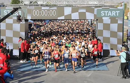 Binlerce Sporcu 2. Uluslararası Konya Yarı Maratonu'nda 'İyilik' İçin Koştu