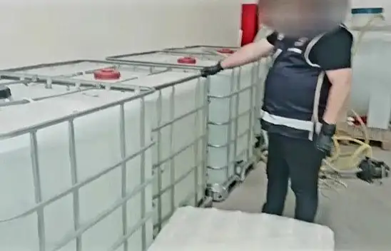 Bir iş yerinde 12 ton etil alkol ele geçirildi