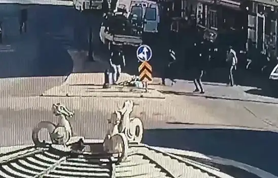 Bisikletli çocuk kamyonete çarptı