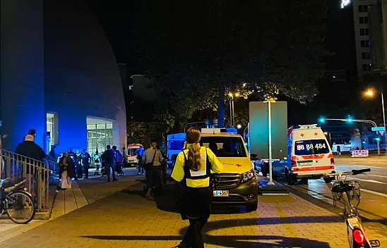 Bomba tahliyesi sırasında insanlar camiye sığındı