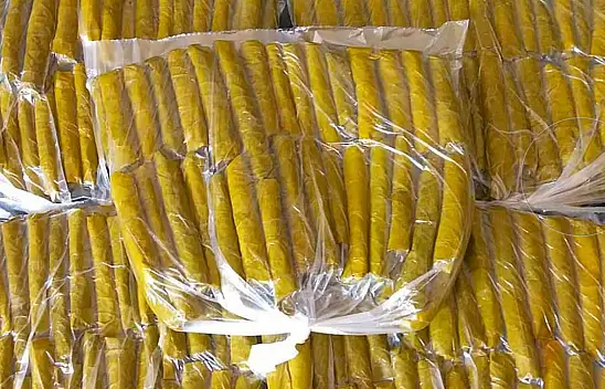 Buzluktan çıkan sert yaprakları pişirmenin püf noktası Lokum gibi oluyor ve suyunu hapsediyor