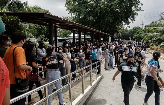 Can kaybı bildirilmedi...Yerin 119 kilometre derinliğinde deprem... Ülkede panik var!