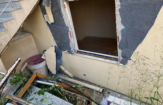 Çekmeköy'de doğal gaz patlaması. Cam ve beton parçaları havaya uçuştu