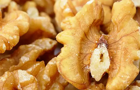 Cevizin acısı nasıl giderilir? Acı tadından kurtulmak için 5 dakika boyunca bunu yapmanız gerekiyormuş