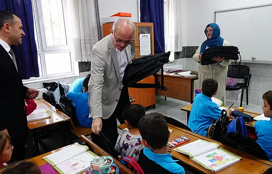 Çumra Belediyesi öğrencilerin yüzünü güldürdü