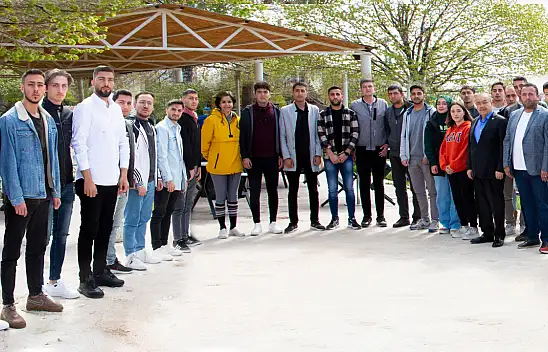 Deprem bölgesinde görev alan Selçuk Üniversitesi öğrencileri bir araya geldi