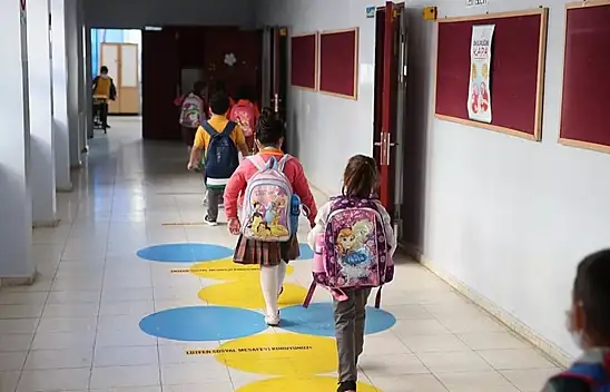 Depremden sonra hangi illerde okullar tatil edildi?