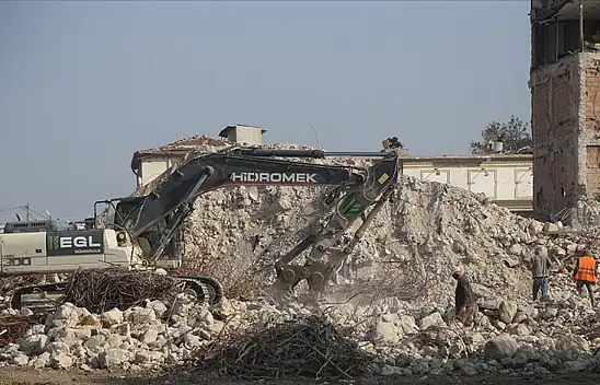 Depremin üzerinden aylar geçti ama etkisi devam ediyor: Hatay'da 5 bina yıkıldı!