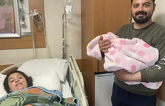 Depremlerde ayakta kalan hastanede 76 bebek doğdu