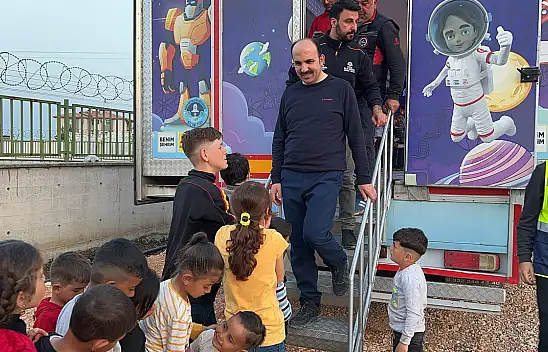 Depremzede çocuklar Konya Büyükşehir'in Bilim TIRI'nda moral buluyor