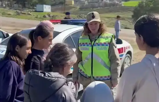 Depremzede çocuklara trafik eğitimi