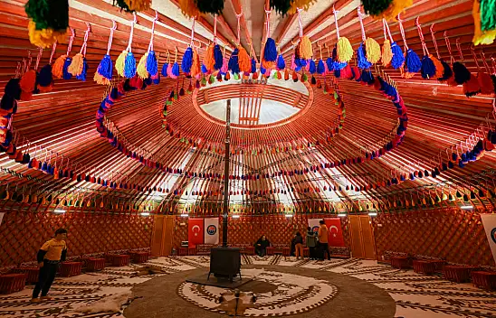 Depremzedeler zor günleri unutmaya çalışıyor