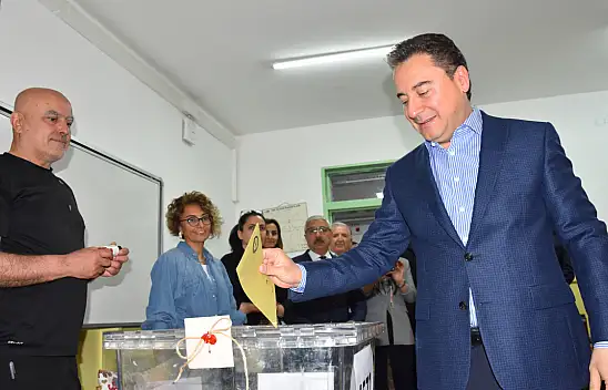 DEVA Partisi Genel Başkanı Ali Babacan oyunu kullandı