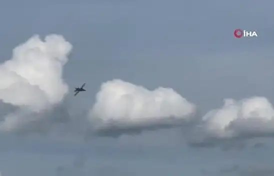 Düşen uçak apartmana çakıldı: 2 yaralı