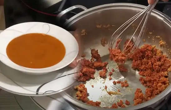 Efsane şef ipek gibi tarhana çorbasının sırrını verdi. Tarhana asla topaklanmıyor…