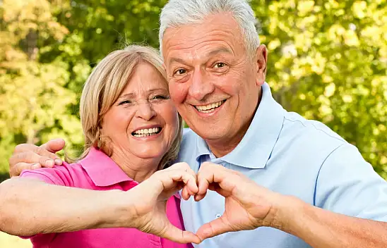 Ek İkramiye: Yılbaşı Yaklaşırken Emeklilere Bir Maaş Ek İkramiye Müjdesi Verildi!