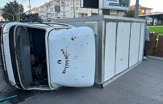 Ekmek servis araçları çarpıştı: 1 yaralı