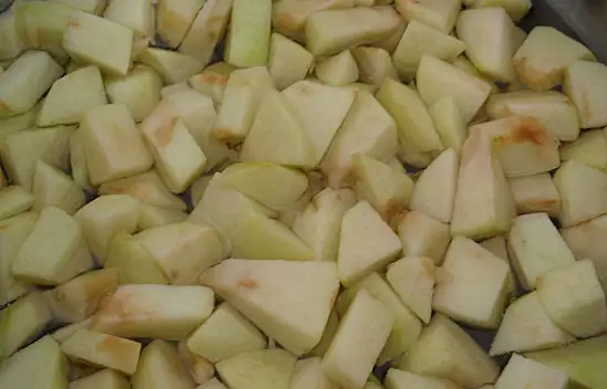 Elma reçeli nasıl yapılır? İçine bir kaşık ekleyin asla şekerlenme yapmıyor