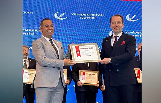 Erbakan'dan Peker'e Teşekkür Ve Plaket!