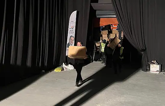 Erden Timur ve Kerem Aktürkoğlu'dan yardım çalışmalarına destek