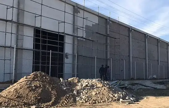 Ereğli'de inşaat iskelesinden düşen işçi yaralandı