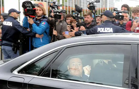 Eski İtalya Başbakanı Berlusconi 45 gün sonra taburcu oldu