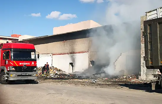 Eski sanayi sitesinde çıkan yangın paniğe neden oldu