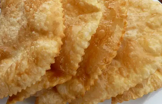 Eskişehir usulü çiğ börek yapımının püf noktası Çi börek tam kıvamında oluyor ve asla yağ çekmiyor