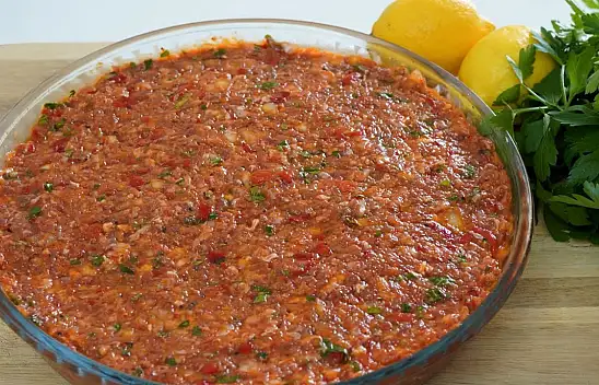 Evde lahmacun yaparken harca koymanız gerekiyor! Kebapçılardaki gibi oluyor ve lezzeti 5'e katlanıyor