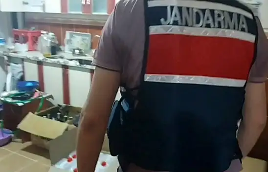 Evi sahte içki imalathanesine çevirmişler