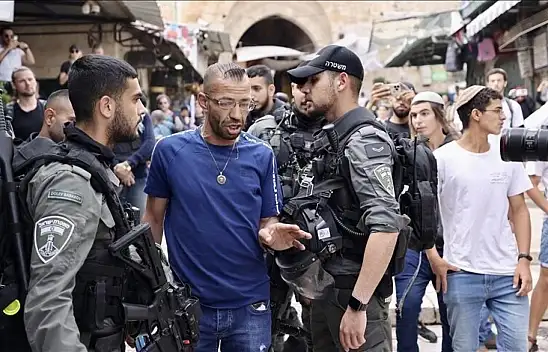 Fanatik Yahudi yerleşimciler Filistinlilere saldırdı