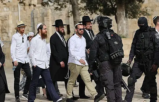 Fanatik Yahudiler, Mescid-i Aksa'ya baskın düzenledi
