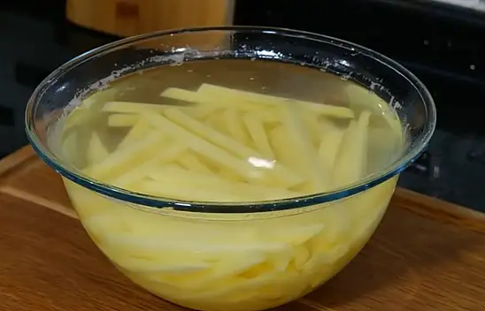 Fast food usulü patates kızartması. Çıtır çıtır oluyor ve Burger King'i aratmıyor!